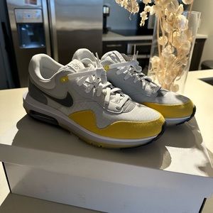 NIKE Air Max Motif sneakers for Men. Size 10 - Never used!